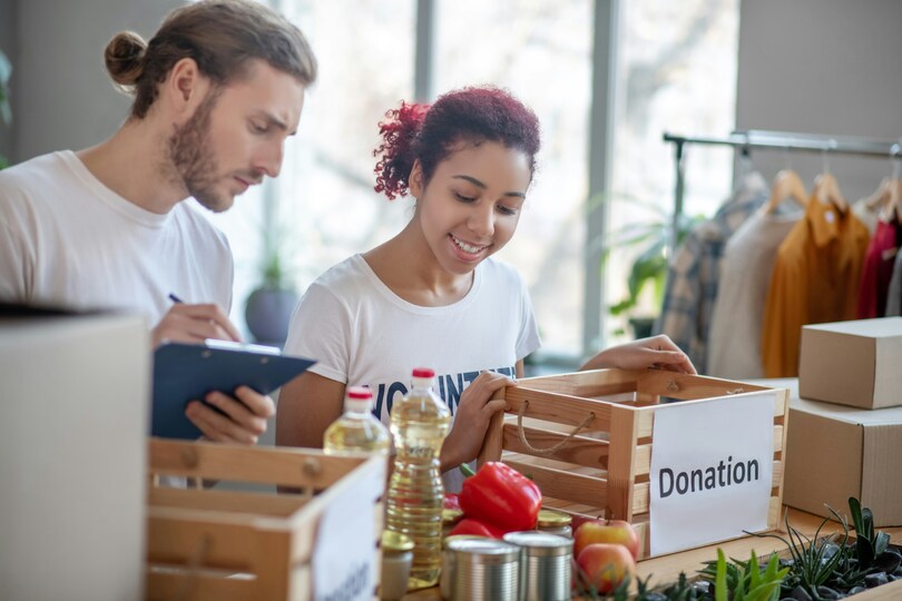 Newlyweds spend their wedding day serving their community 