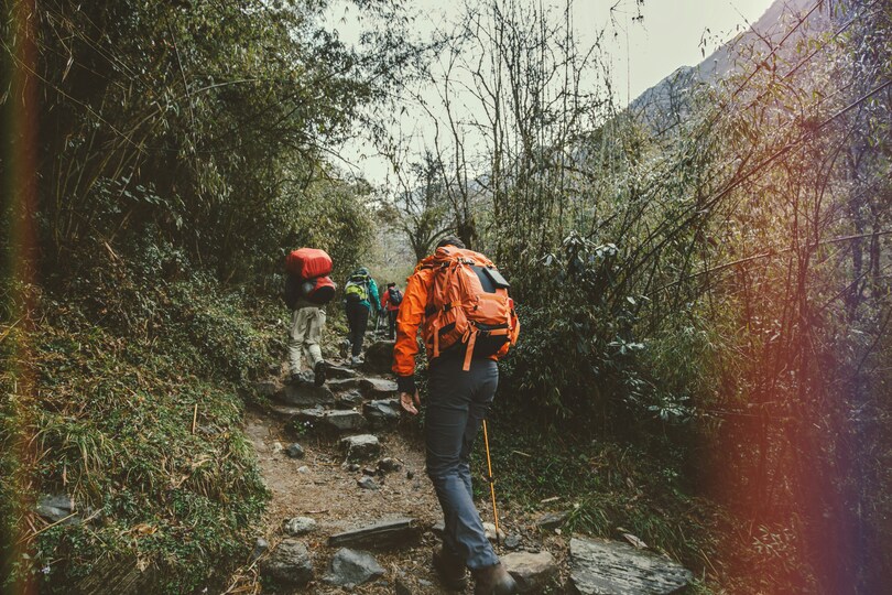 18-Year Old Volunteer Leads Group to Safety During WildFire.
